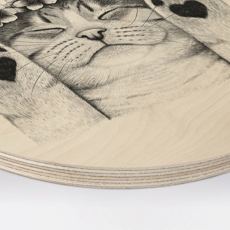 Obraz drewniany Słodki kot z łapkami w kształcie serca - Korenkova - Okrągły 