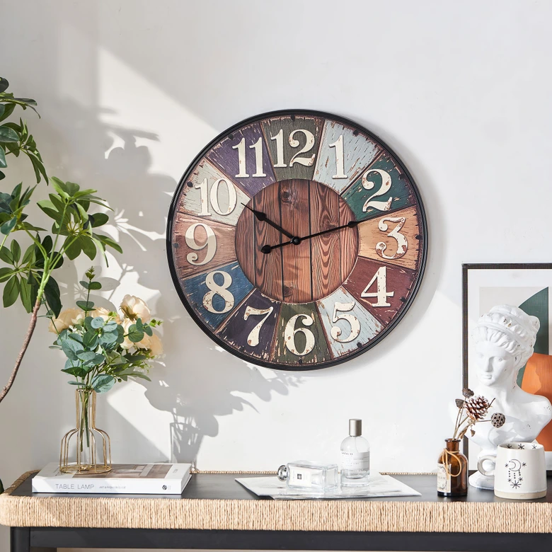 Große Vintage Wanduhr in rustikaler Holzoptik mit Patchwork-Elementen, braun/schwarz, Ø48 cm 