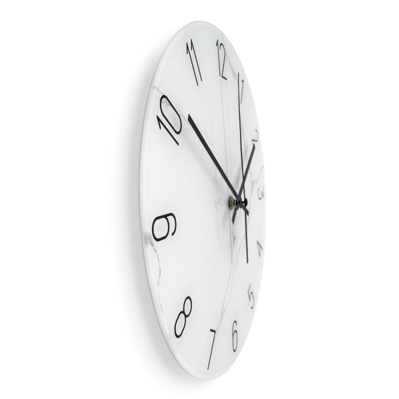 Elegante glazen wandklok in wit marmerlook met zwarte cijfers Ø30 cm 