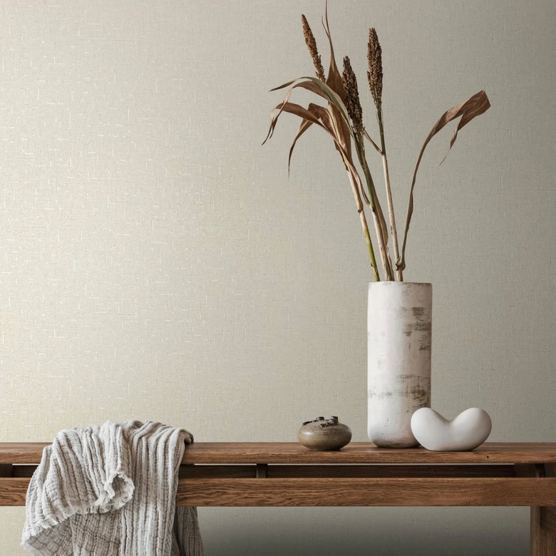 Non-woven tapet med en något glänsande beige slät struktur 