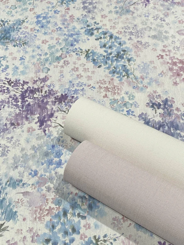 Vliestapete mit gemalten Blättern und Ästen weiß, blau Floral 