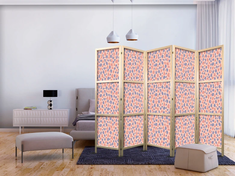 Japanischer Paravent, Raumteiler freistehend, Trennwand - Giraffe Pattern in Blue-Pink Spots 