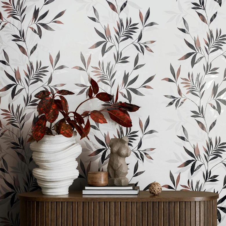 Tapeta z włókniny w kolorze białym, z czarnym motywem liści o kwiatowym charakterze  