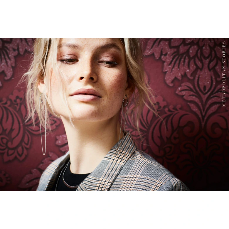 Barocktapete mit Ornamenten metallic, rot, schwarz, Vliestapete Metropolitan Stories Lizzy London von Livingwalls 