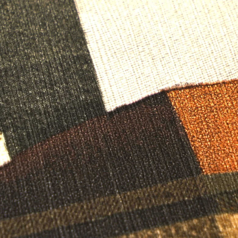 Papier peint intissé motif architectural multicolore dans les tons marron, ocre et terracotta 