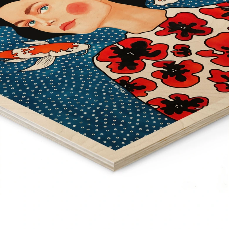 Tableau sur bois Femme en robe fleurie avec kois - Hülya 