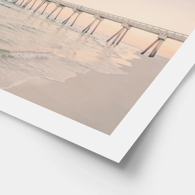 Póster Muelle sobre el mar - Sisi & Seb 