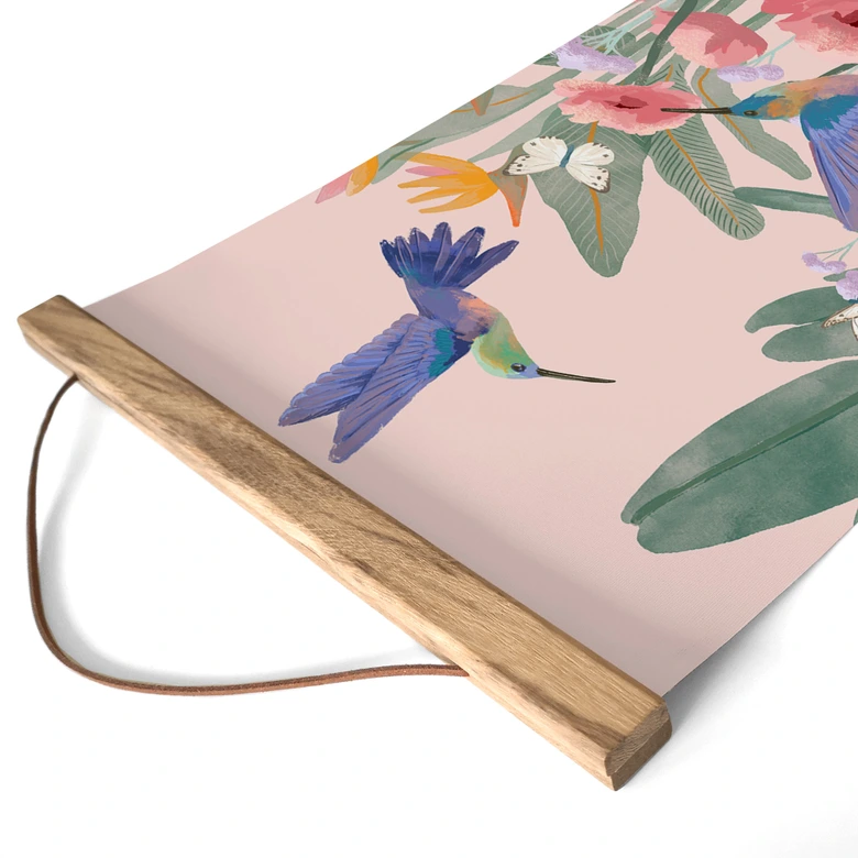 Affiche textile Deux colibris dans un champ de fleurs multicolores - Goed Blauw 