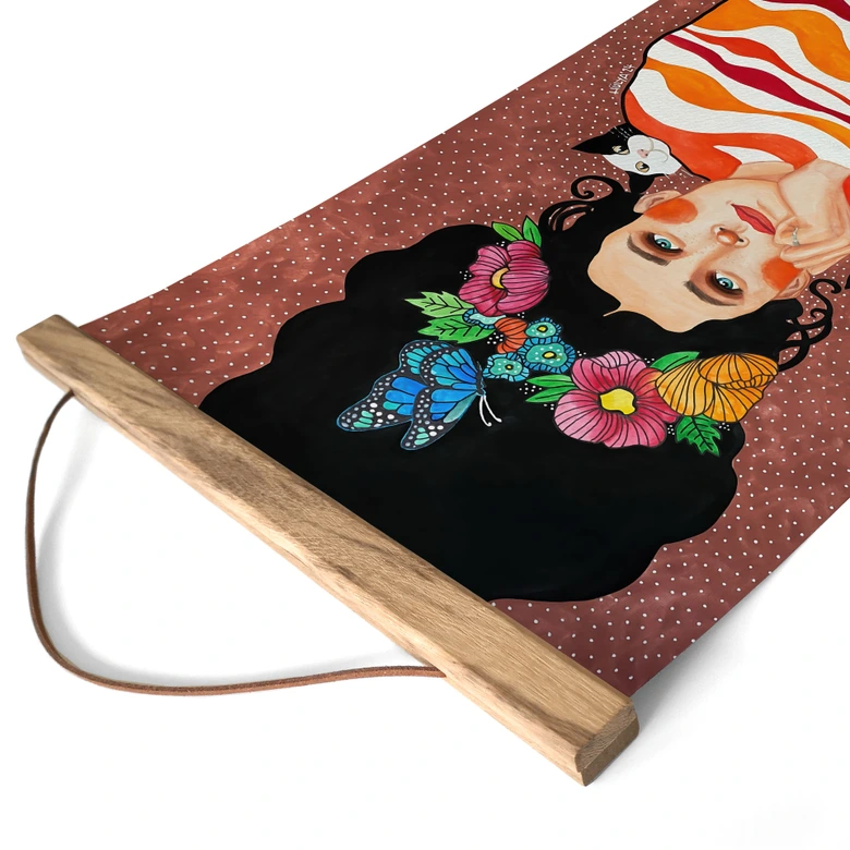 Stoffbild Frau mit Blumenkrone und Katzen - Hülya 