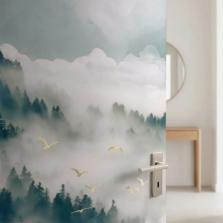 Türfolie Geheimnisvoller Nebel im Wald - SpaceFrog Designs - Selbstklebende Türdeko 