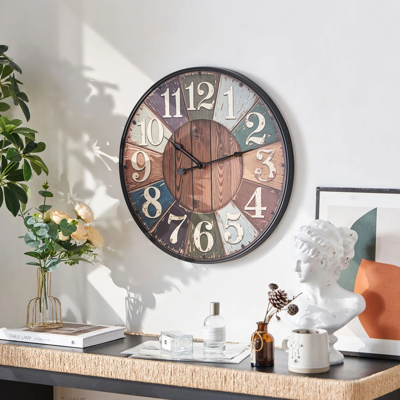 Große Vintage Wanduhr in rustikaler Holzoptik mit Patchwork-Elementen, braun/schwarz, Ø48 cm 