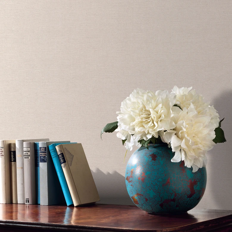 Tapete aus Vlies Uni Beige Sand mit feiner Leinenstruktur dezent modern und elegant 