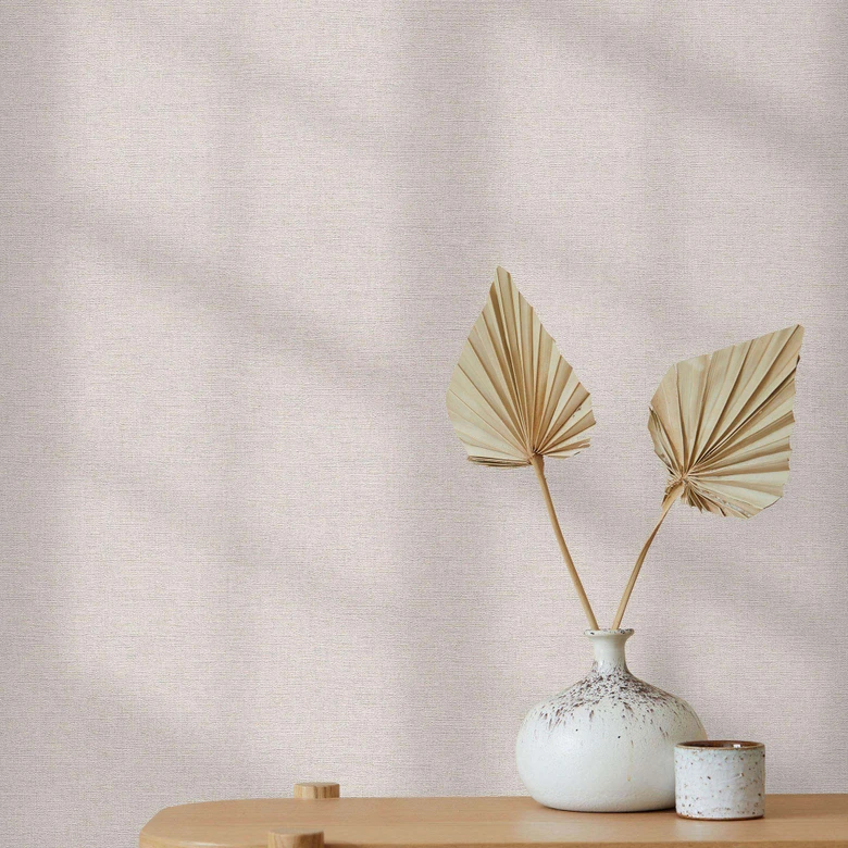 Non-woven tapet plain greige med fin linnestruktur, subtilt modern och tidlöst elegant 