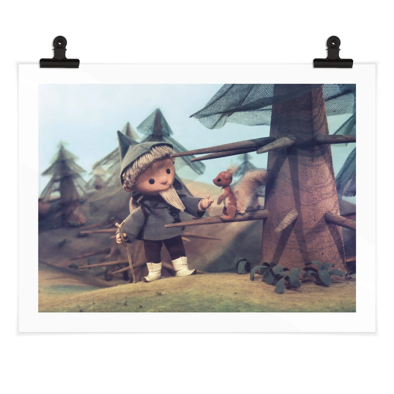 Plakat dla dzieci Nasz Sandman - Sandman spacerujący po lesie 