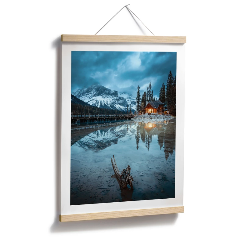 Poster Bergidylle am abendlichen See - Bing Li 