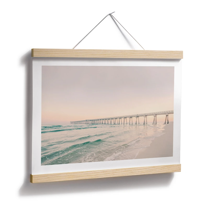 Póster Muelle sobre el mar - Sisi & Seb 