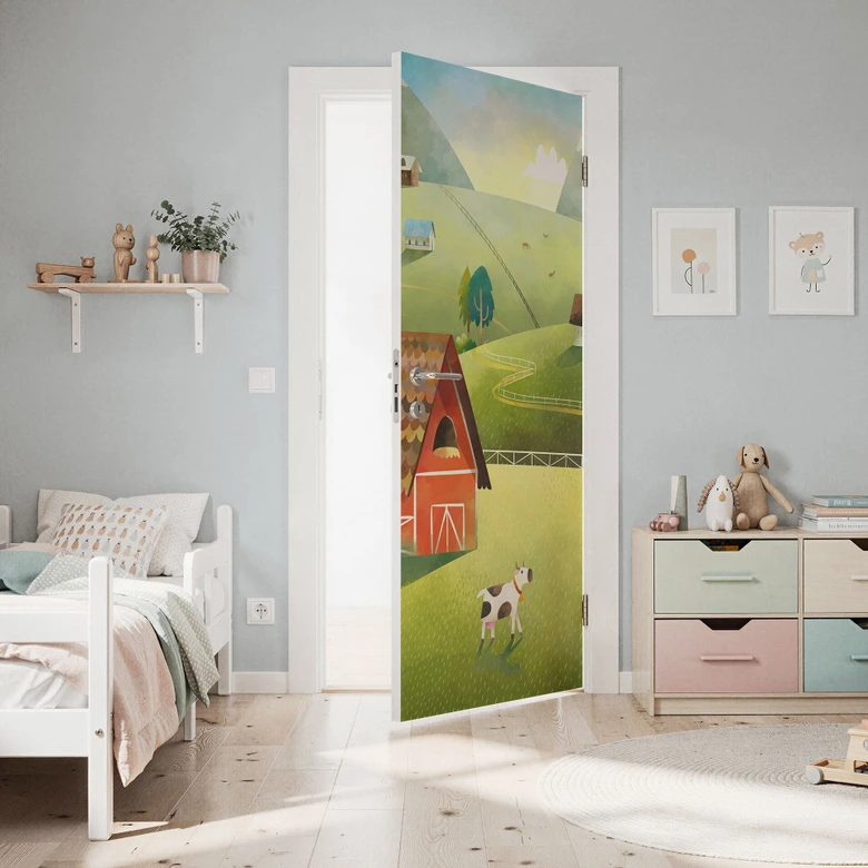Türfolie Kinderzimmer - Bunter Bauernhof in den Bergen - DigitalArtsi - Selbstklebende Türdeko 