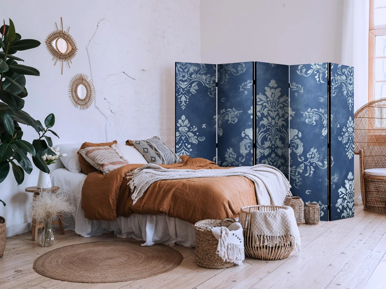 Paravent, Raumteiler freistehend, Trennwand - Retro Ornament - Decorative Motif in Rubbed Blues 