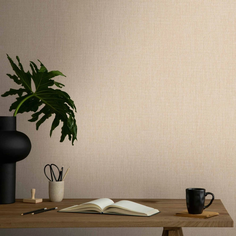 Tekstureret non-woven tapet i lys beige - Enkel elegance til moderne rumkoncepter 