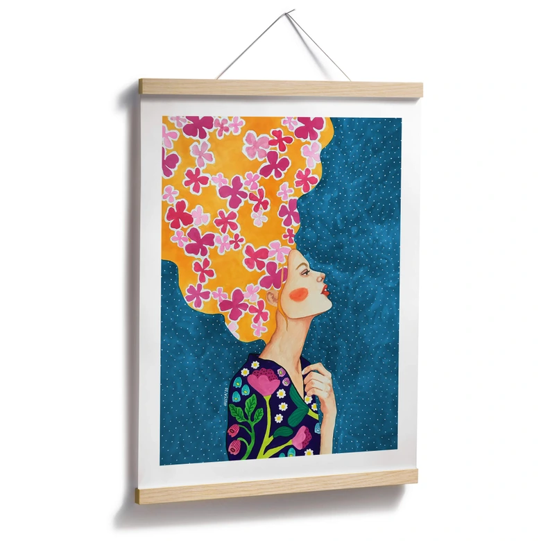 Poster Frau mit rosa Blüten im Haar - Hülya 
