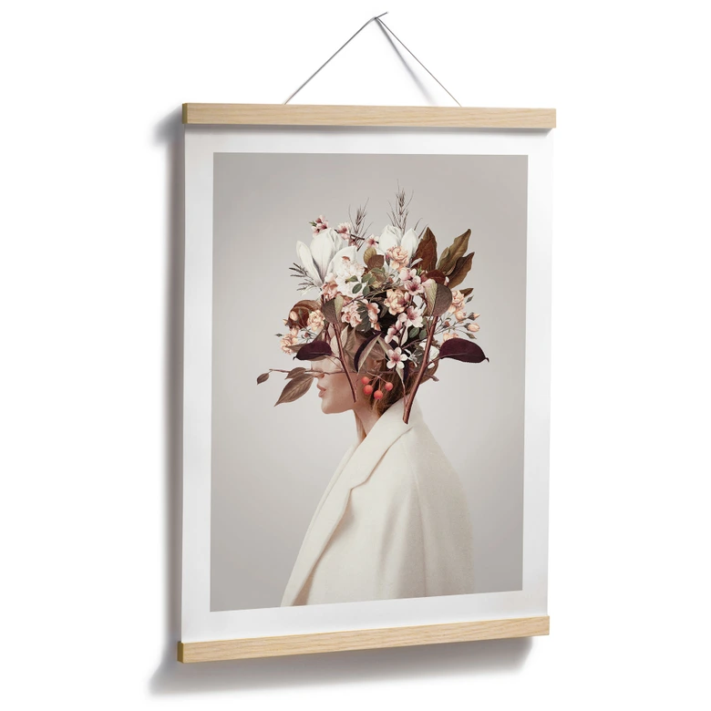 Poster Moth - Schönheit mit Blumenhut 