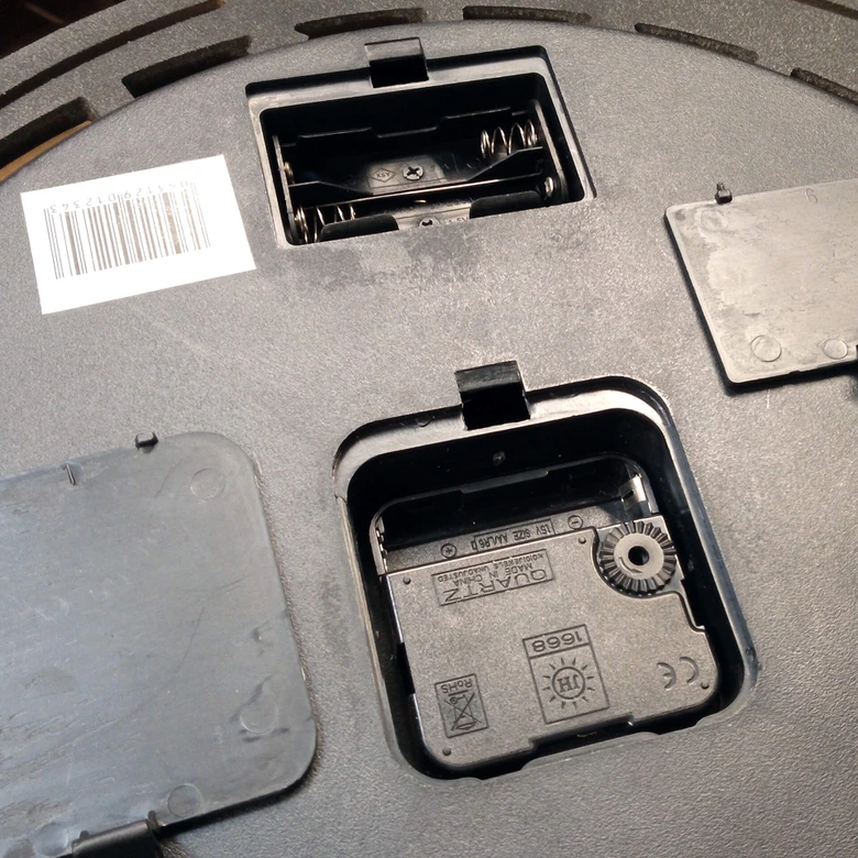 Vintage XXL Metall-Wanduhr mit beweglichen Zahnrädern, schwarz-gold | Ø46 cm 