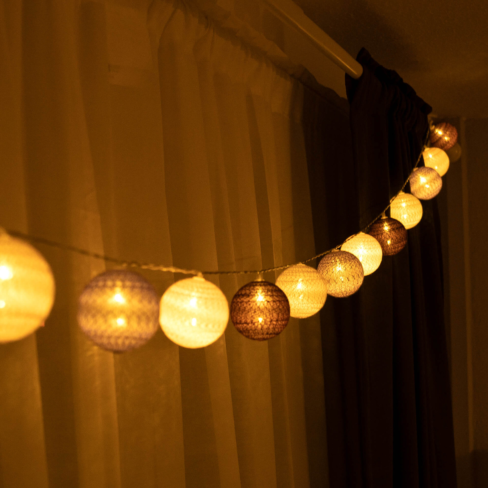 Cotton Ball Lights LEDLichterkette lila violett 2 wallart.de