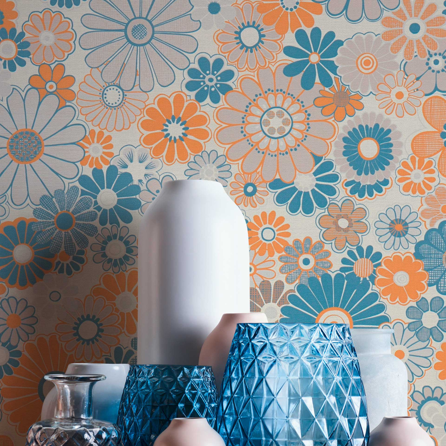 vintage bloemen behang blauw oranje - bloemen behang in retro stijl ...